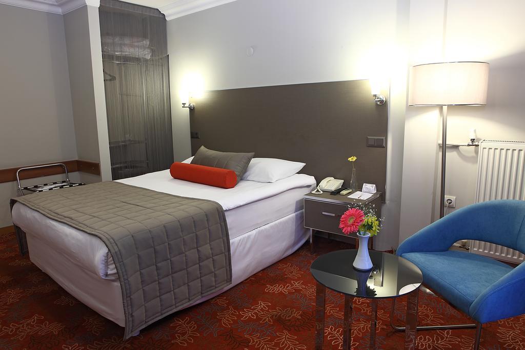 Arma Hotel Manisa Cameră foto